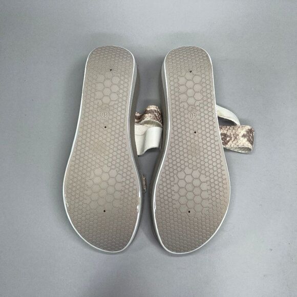 Fantasy Sandals Women's Size 9.5 Aria Criss-Crossed Strapped Wedge Sandals - Picture 10 of 12